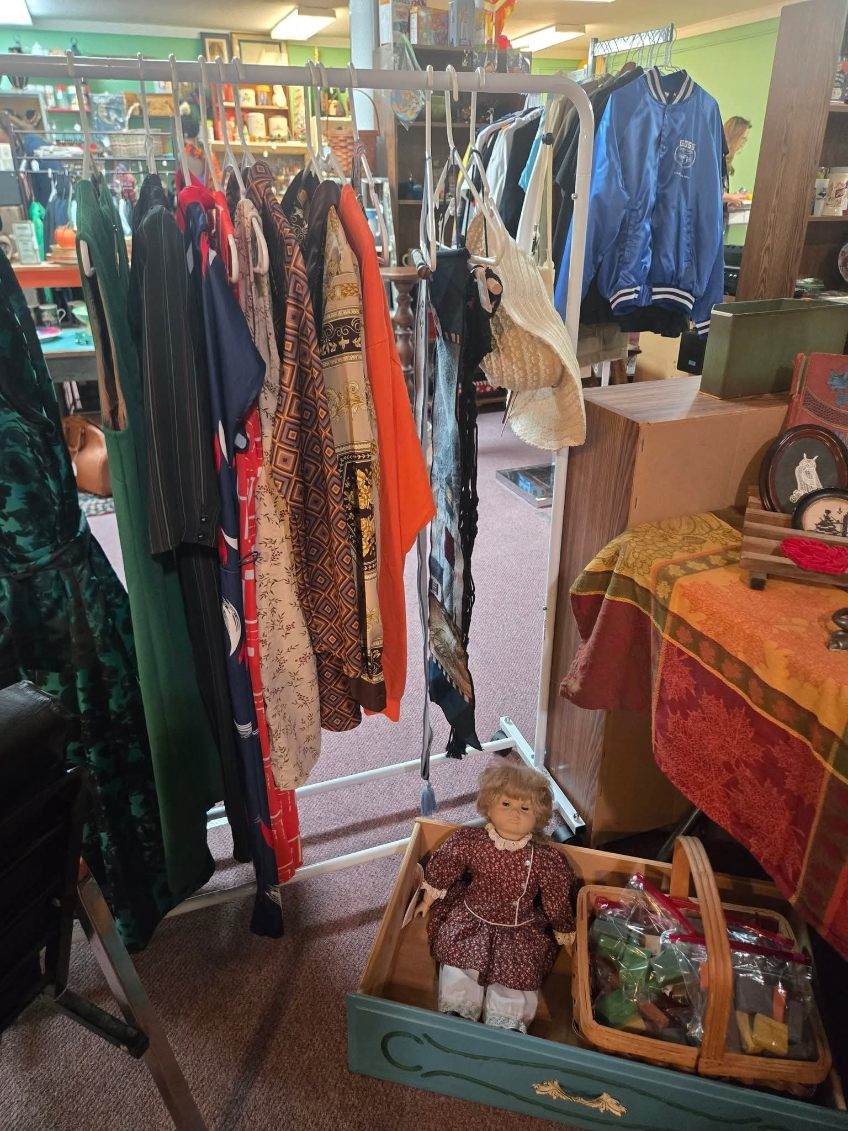 Vintage treasures at The Trinket Farmer