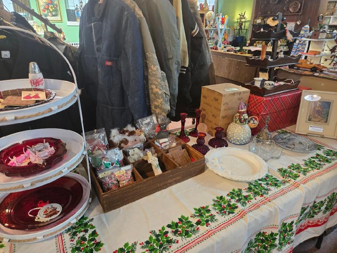 Vintage items at The Trinket Farmer